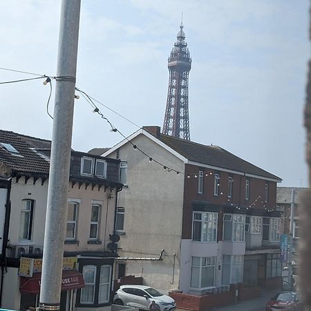 Wonky Towers Acomodação com café da manhã Blackpool Exterior foto
