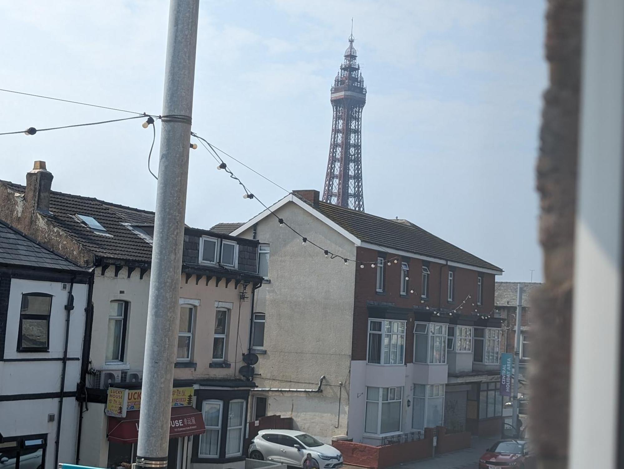 Wonky Towers Acomodação com café da manhã Blackpool Exterior foto