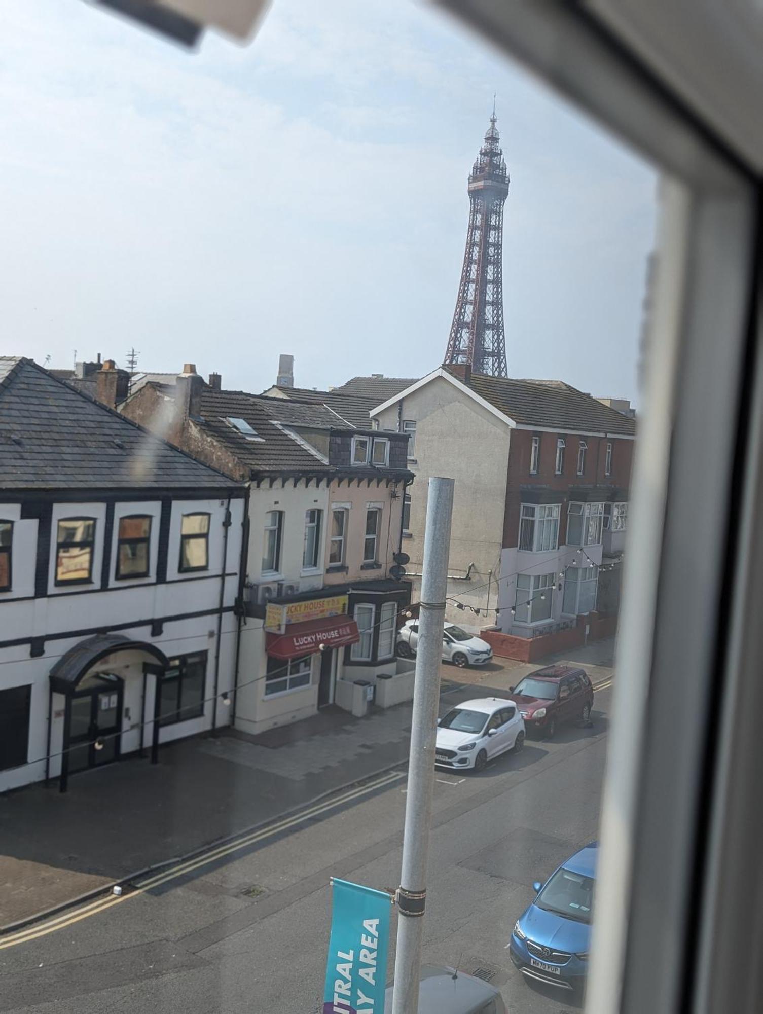 Wonky Towers Acomodação com café da manhã Blackpool Exterior foto